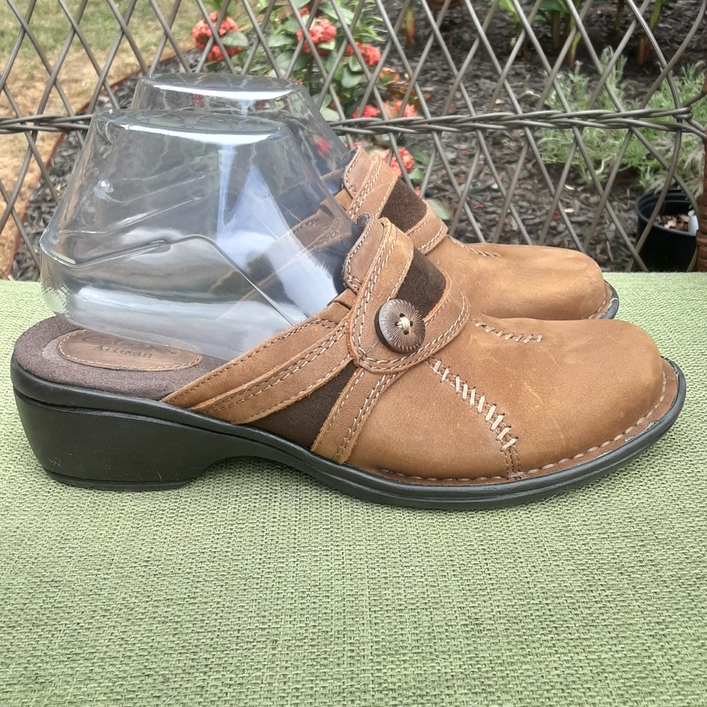 Clarks Artisan Suede Mule Slip On Comfort Shoe.
